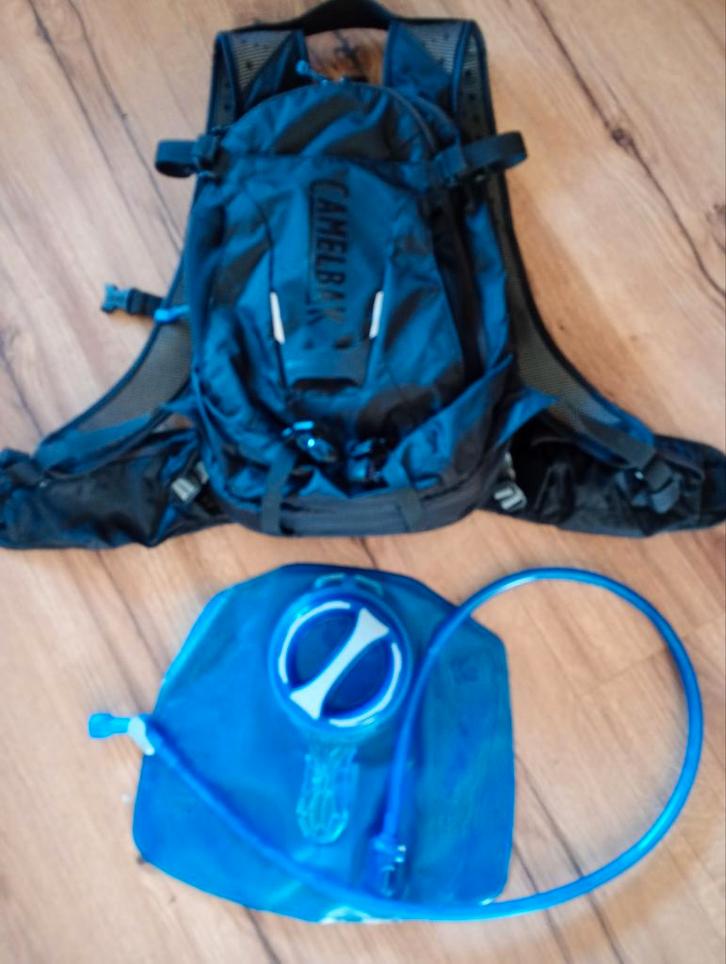 Camelbak skyline low rider met 3 liter water reservoir, Fietsen en Brommers, Fietsaccessoires | Fietstassen, Zo goed als nieuw