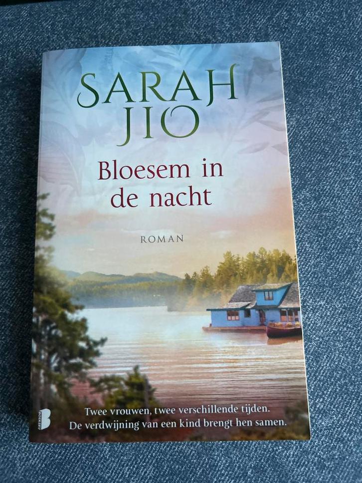 Bloesem in de nacht - Sarah Jio, Boeken, Romans, Zo goed als nieuw, Nederland, Ophalen of Verzenden