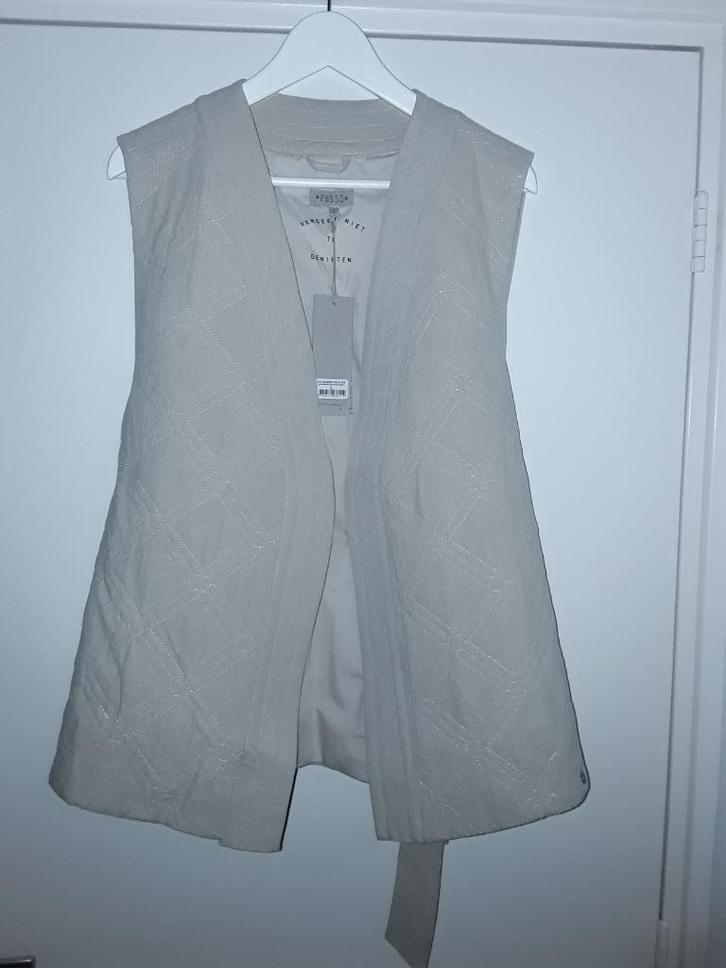 ZUSSS Gewatteerde Bodywarmer Beige Zand Maat L NIEUW, Kleding | Dames, Bodywarmers, Nieuw, Maat 38/40 (M), Beige, Verzenden