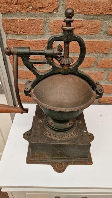 antieke gietijzeren koffiemolen Goldenberg nr 3 beschikbaar voor biedingen