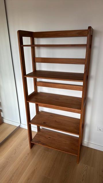 Houten boeken kast beschikbaar voor biedingen
