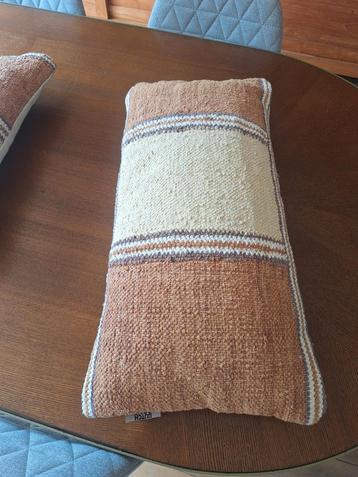 2x Dutch Bone Kussens - Zo Goed Als Nieuw beschikbaar voor biedingen