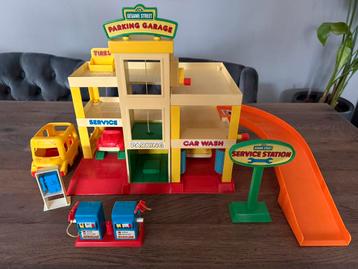 Sesamstraat garage inclusief accessoires beschikbaar voor biedingen