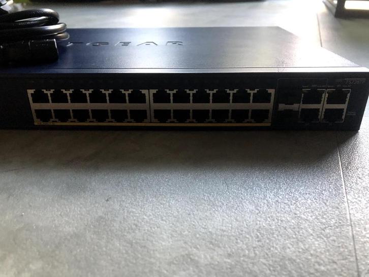 Netgear FS728TP PoE Switch 24 poorts, Computers en Software, Netwerk switches, Ophalen of Verzenden
