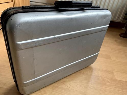 Aluminium koffer met schuifsloten en cijferslot., Sieraden, Tassen en Uiterlijk, Koffers, Gebruikt, Metaal, Minder dan 50 cm, Minder dan 35 cm
