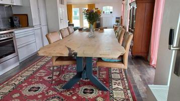 Tafel van cederhout beschikbaar voor biedingen