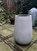 Large concrete plant pot, light grey color, indoor & outdoor, Tuin en Terras, Bloembakken en Plantenbakken, 60 cm of meer, Beton
