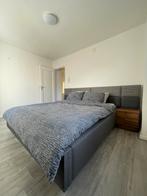 Modern tweepersoons bedframe + matras (1 jaar oud), Ophalen, Tweepersoons, Zo goed als nieuw, Bedbodem