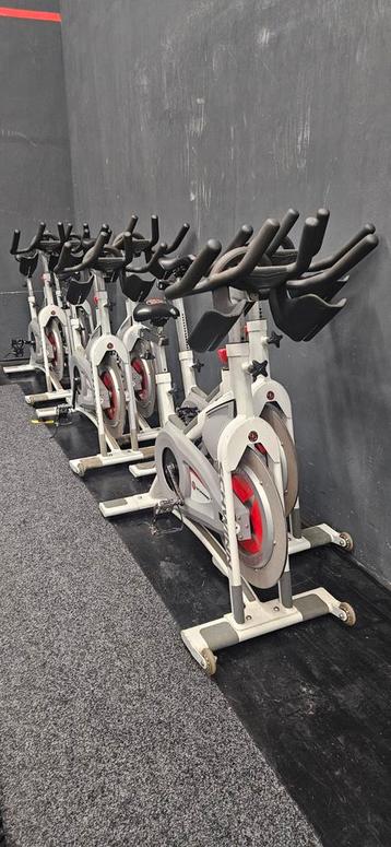 6 Schwinn Spinningbikes - Professioneel beschikbaar voor biedingen