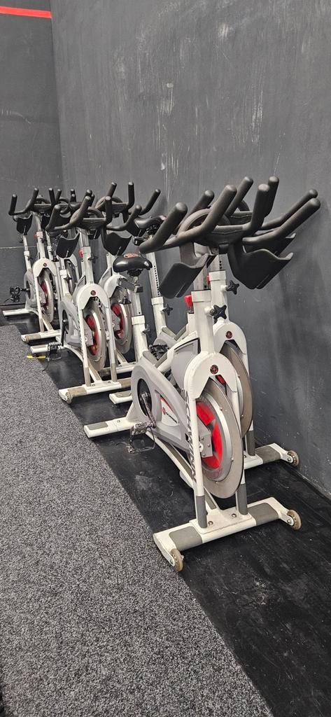 6 Schwinn Spinningbikes - Professioneel, Sport en Fitness, Fitnessapparatuur, Gebruikt, Spinningfiets, Benen, Buik, Rug, Metaal
