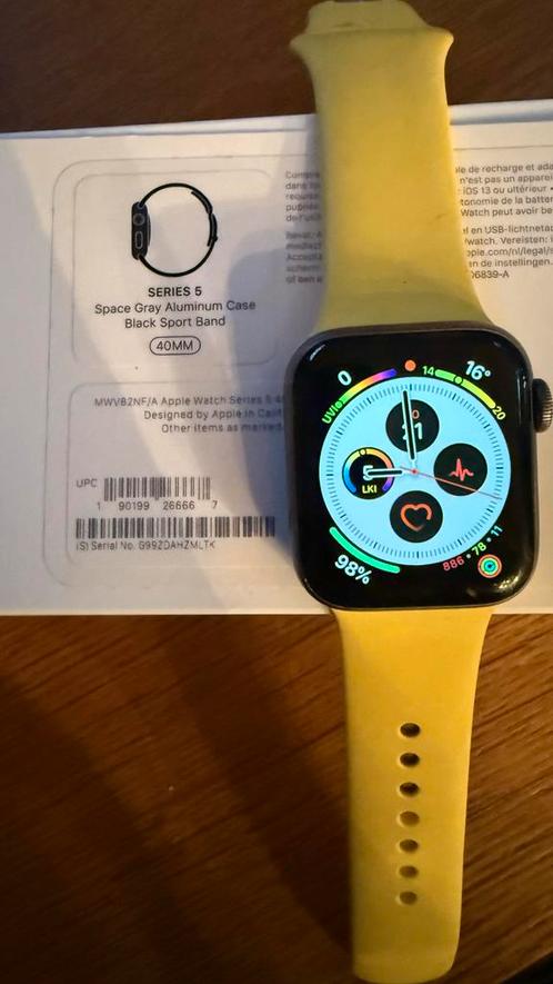 Apple Watch Series 5 40mm, Sieraden, Tassen en Uiterlijk, Smartwatches, Gebruikt, iOS, Zwart, Afstand, Waterdicht, Ophalen of Verzenden