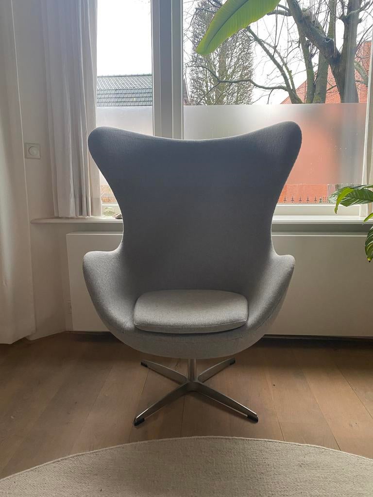 Lichtgrijze  egg chair in goede staat, Huis en Inrichting, Ophalen, 75 tot 100 cm, Zo goed als nieuw, 75 tot 100 cm