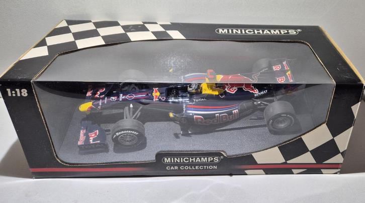 F1 Red Bull Racing Showcar 2010 Sebastian Vettel 1/18, Hobby en Vrije tijd, Modelauto's | 1:18, Zo goed als nieuw, Auto, MiniChamps