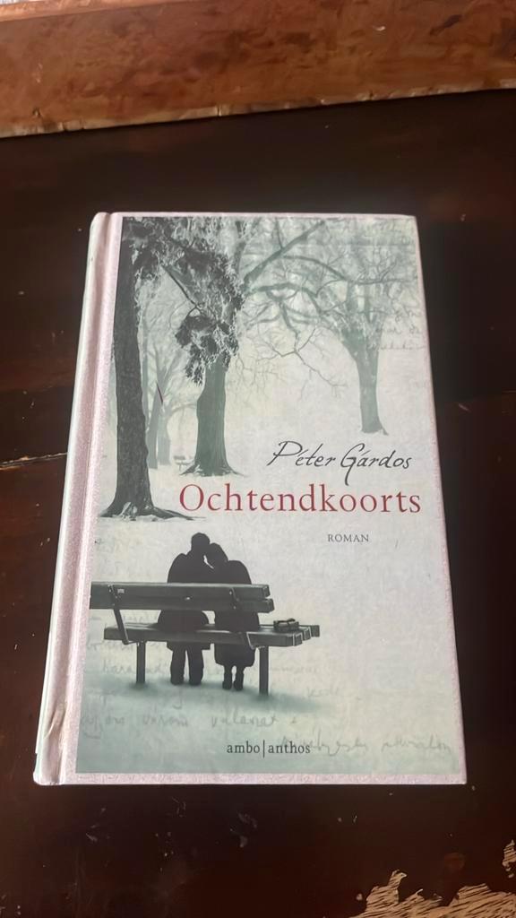 Ochtendkoorts - Peter Gardos, Boeken, Romans, Gelezen, Nederland, Ophalen of Verzenden