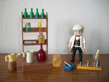 De apotheker / drogist / chemicus / pillendraaier beschikbaar voor biedingen