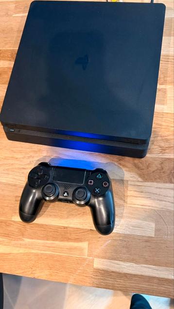 Playstation 4 Slim 1 tb + controller en game beschikbaar voor biedingen
