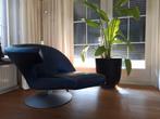 Leolux Parabolica donker blauw met wit stiksel, Huis en Inrichting, Fauteuils, Ophalen, Zo goed als nieuw
