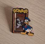 Donald Duck 1942 spiegel pin - The Disney Store, Ophalen of Verzenden, Zo goed als nieuw, Speldje of Pin