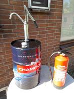 Mooi setje 60 liter vat oliepomp en brandblusser, Verzamelen, Ophalen, Auto's