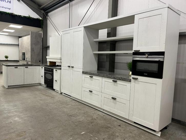 Landelijke keuken met schiereiland en kastenwand !! Volop ke, Huis en Inrichting, Keuken | Keukenelementen, Gebruikt, Minder dan 100 cm