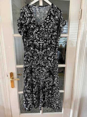 🌺Mooie zwarte zomerjurk Viscose met witte bloemen mt 44 L beschikbaar voor biedingen