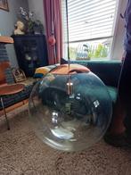 Design glazen bollamp met roodkoperen ophang/ afwerking, Ophalen