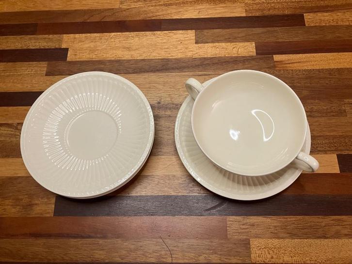 Wedgwood EDME soepkop met onderschotel en 2 onderschotels, Huis en Inrichting, Keuken | Servies, Gebruikt, Overige typen, Wedgwood