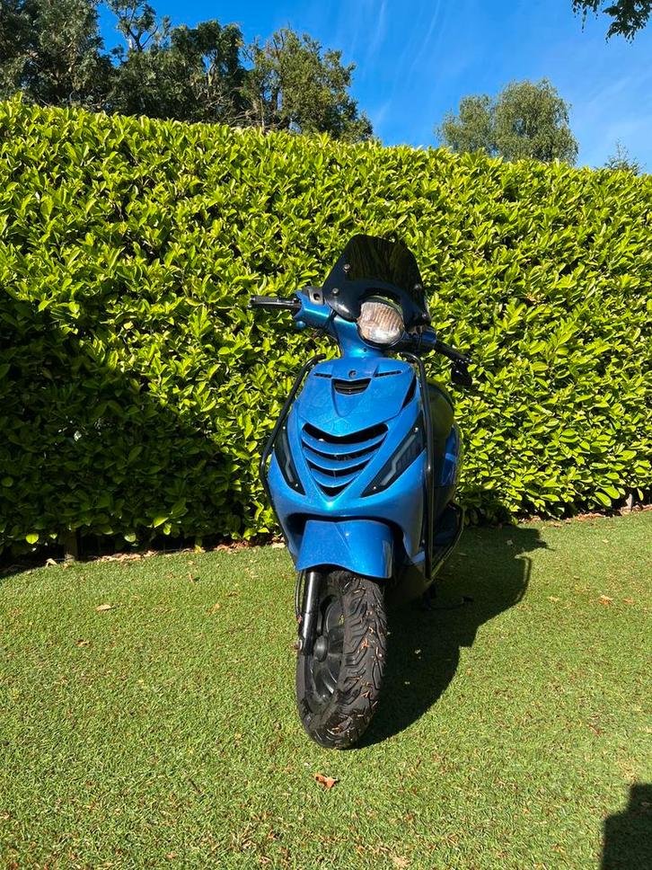Piaggio zip 4takt 2018 carberateur, Fietsen en Brommers, Scooters | Piaggio, Zo goed als nieuw, Zip, Maximaal 45 km/u, Benzine