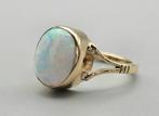 Gouden Vintage ring met edelsteen opaal. 2025/404., ., Ophalen of Verzenden, ., Met edelsteen