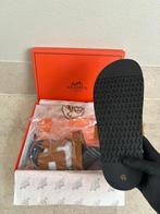 Hermes Slippers - Maat 42-43-44-45 - Bruin, Ophalen of Verzenden, Nieuw, Bruin, Slippers