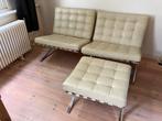 Twee creme wit Barcelona stoelen plus voetenbank, Huis en Inrichting, Fauteuils, Ophalen, Modern design, Gebruikt, Metaal