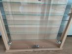 Hangende vitrine kast voor aan de muur, Huis en Inrichting, Ophalen, Glas, 50 tot 100 cm, Zo goed als nieuw