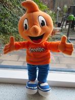 Zachte pop Smoeltjes Hellema met blauwe broek + oranje shirt, Ophalen of Verzenden, Zo goed als nieuw, Overige typen
