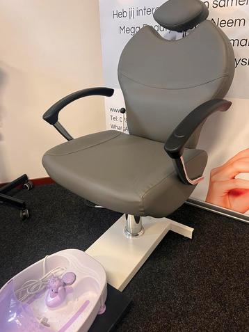 PEDICURESTOEL INCL. VOETENBAD DONKER GRIJS- NIEUW- beschikbaar voor biedingen