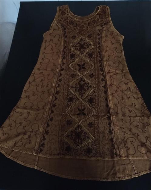 Bijzonder mooie damesjurk, Kleding | Dames, Jurken, Zo goed als nieuw, Maat 38/40 (M), Bruin, Knielengte, Ophalen of Verzenden
