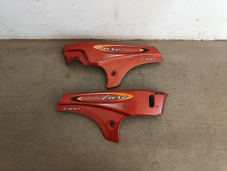 Tomos A35/A52/A55 De Luxe Zij Kappen Set Rood Origineel, Motoren, Accessoires | Overige, Gebruikt, Ophalen of Verzenden