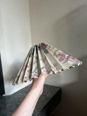 Geplisseerde lampenkap met bloemenpatroon retro beschikbaar voor biedingen