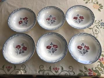 6 Soepborden. En een soepterrine. Franse roos en korenbloem. beschikbaar voor biedingen