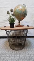 vintage bijzettafel van brocante mand en oud houten blad, Ophalen, Huis en Inrichting