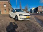 Volkswagen Polo 1.2 TSI 2012| Pano| stoelverw| camera|fullop, Auto's, Volkswagen, Voorwielaandrijving, 40 €/maand, Zwart, Wit