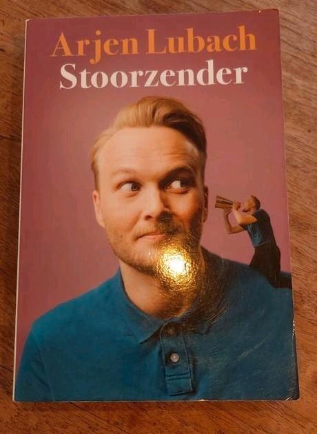Arjen Lubach - Stoorzender, Boeken, Literatuur, Zo goed als nieuw, Ophalen of Verzenden