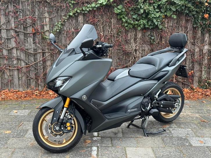 Yamaha T-Max 560 Tech Max - Alle opties - Akrapovic, Motoren, Motoren | Yamaha, Bedrijf, Scooter, 12 t/m 35 kW, 2 cilinders, Minimaal motorrijbewijs A2