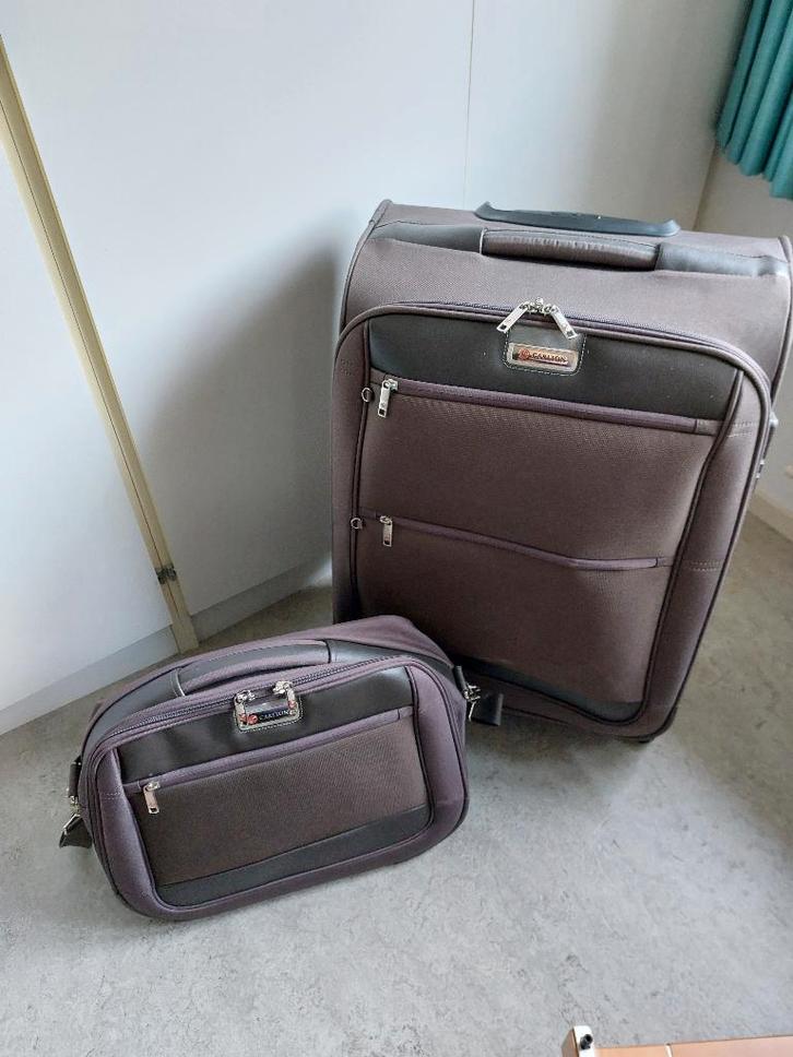 Bruine! koffer met tas merk Carlton met slot zgan, Sieraden, Tassen en Uiterlijk, Koffers, Zo goed als nieuw, Overige materialen