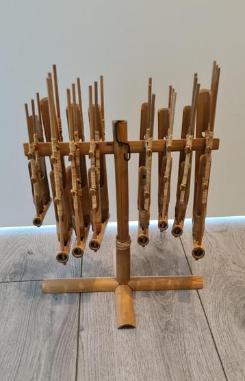  Angklung beschikbaar voor biedingen