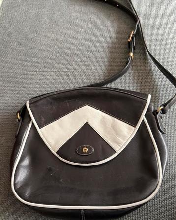 Etienne Aigner schoudertasje beschikbaar voor biedingen