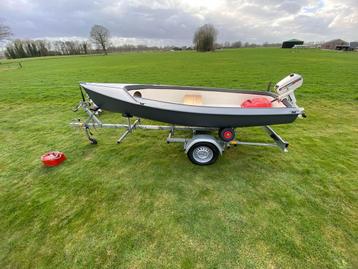 Bootje met kalf  trailer incl 4 en 6 pk motor en tank beschikbaar voor biedingen