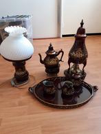Geschilderd tinnen servies met lamp en dienblad, Ophalen