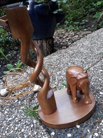 Lampvoet met olifant en met kap tafelamp beschikbaar voor biedingen