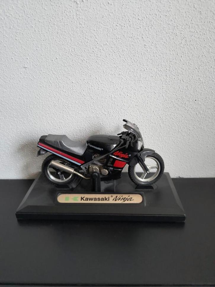 Kawasaki Ninja Schaalmodel - Zwart/Grijs/Rood, Hobby en Vrije tijd, Modelbouw | Auto's en Voertuigen, Zo goed als nieuw, Auto