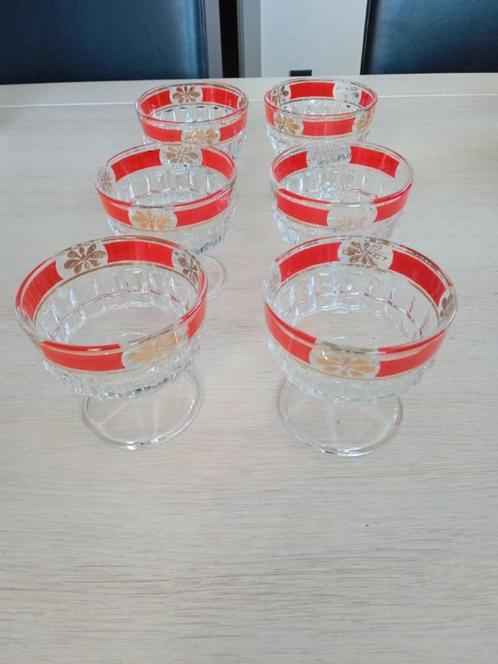 6 vintage glazen op voet, Verzamelen, Glas en Borrelglaasjes, Zo goed als nieuw, Overige typen, Ophalen of Verzenden